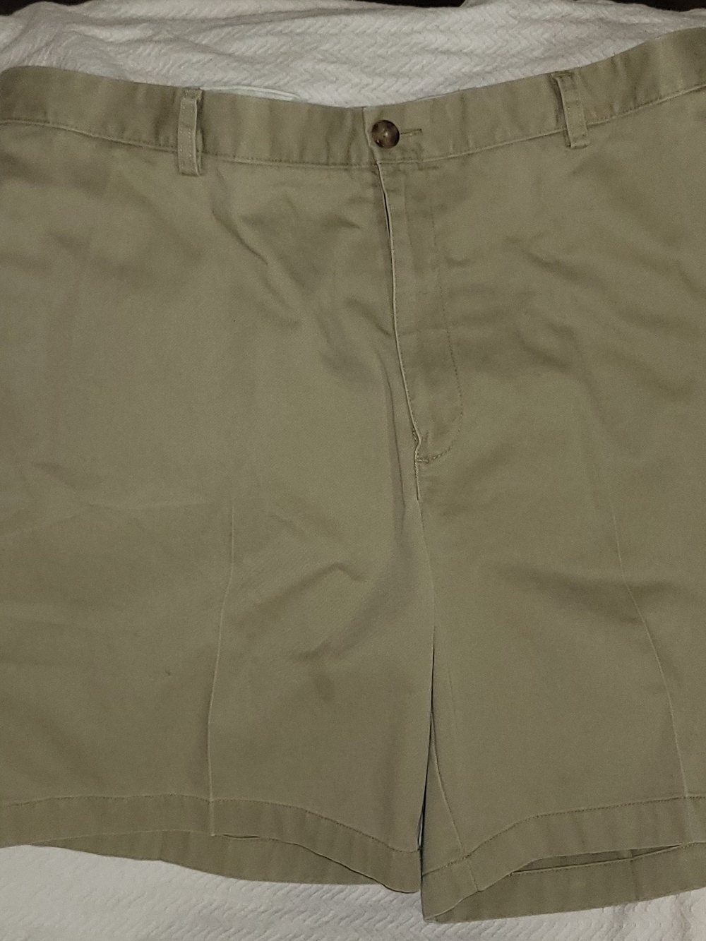 L.L. Bean Men's Khaki Flat-Front Shorts - Light Tan Size 38